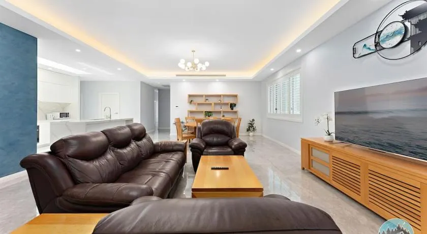 Aircabin - Fairfield - Modern - 6 Bedrooms House - Image 1