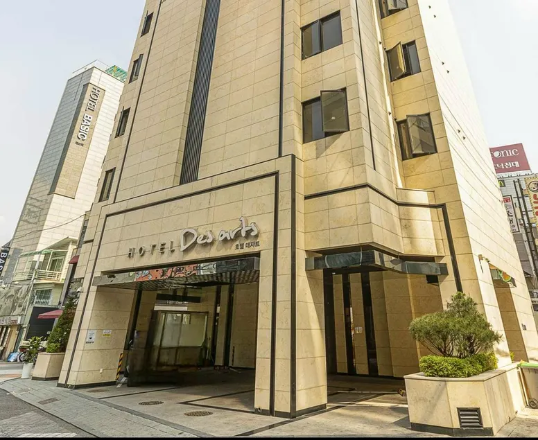Desarts Hotel - Image 1