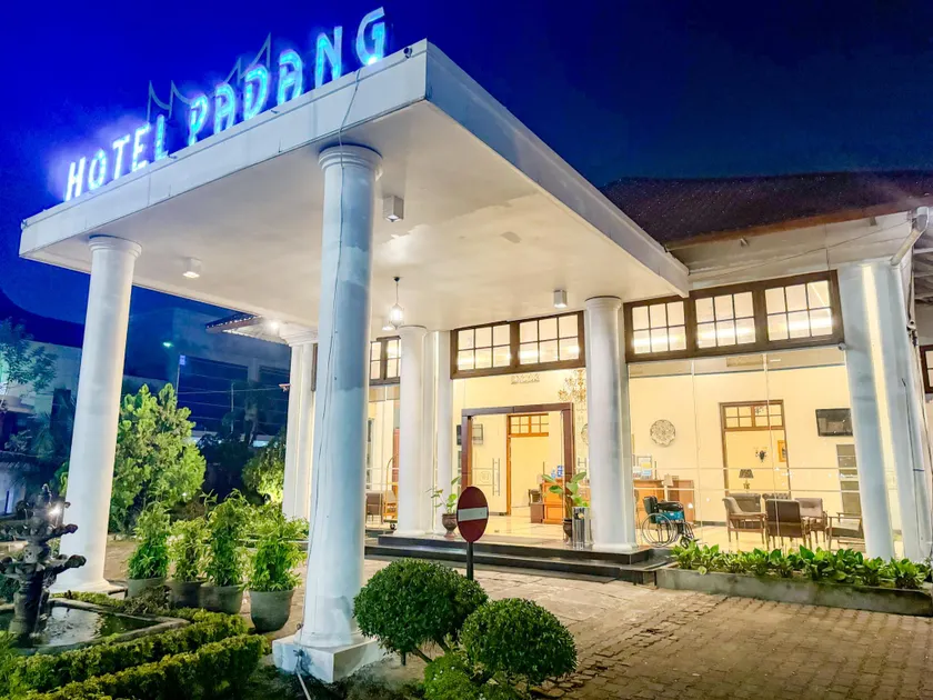 Hotel Padang - Image 1