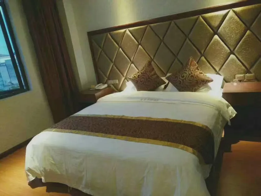 Anlong Baishun Express Hotel - Image 1