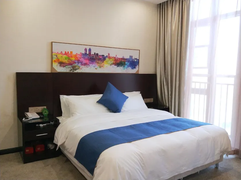 Mr. Carbon · Heart Lake International Hotel - Image 1