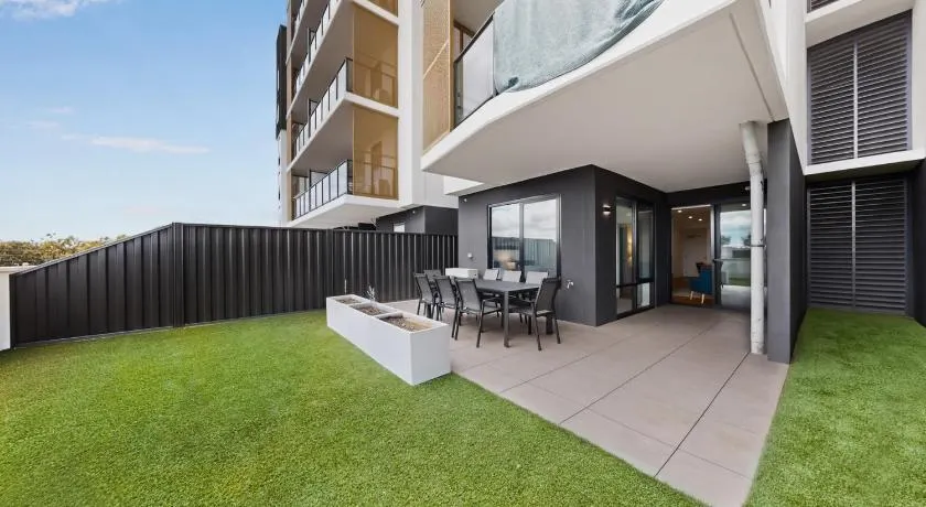 Modern 2-Bed Apartment with Private Balcony - Image 1