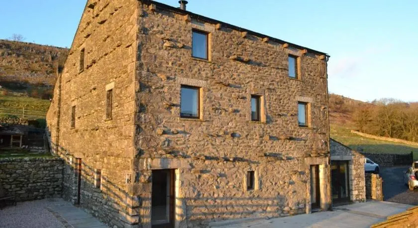 Dalecote Barn Bed and Breakfast (Bunkroom) - Image 1