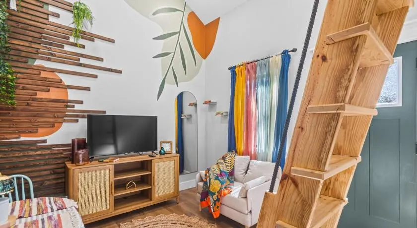Secluded Tiny Home in Exclusive Paris Mountain! - Image 1