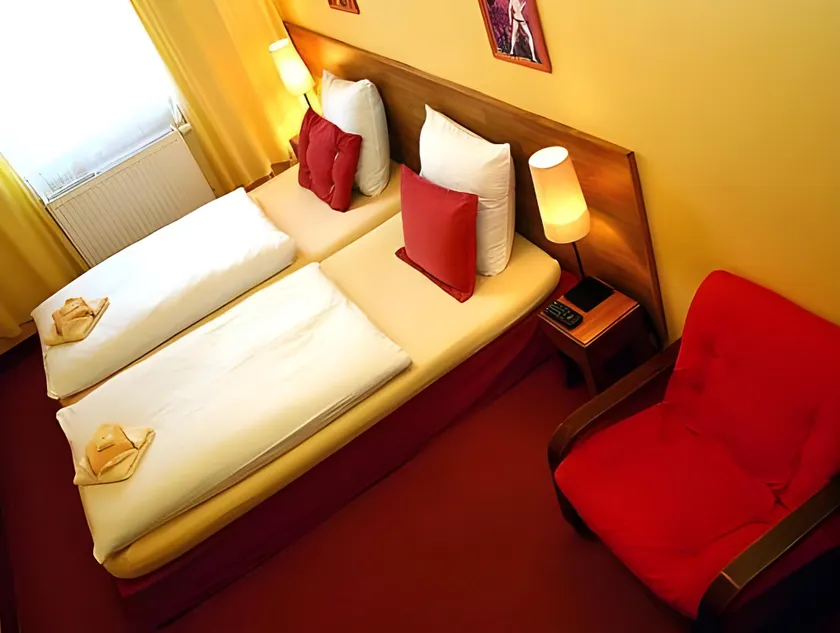 Hotel u Budvaru - Image 1