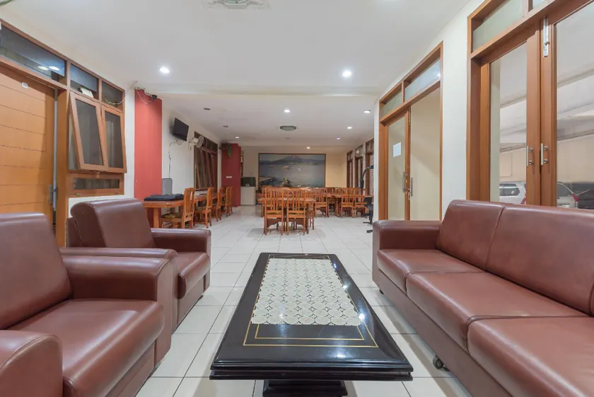 Urbanview Hotel Sakura Bandung - Image 1