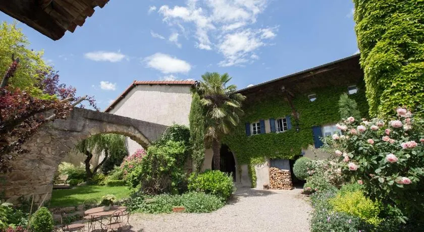 Le Clos Du Perret - Image 1