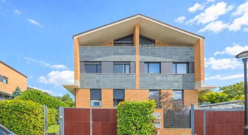 Gran chalet con amplio jardín próximo a Pamplona - Image 1