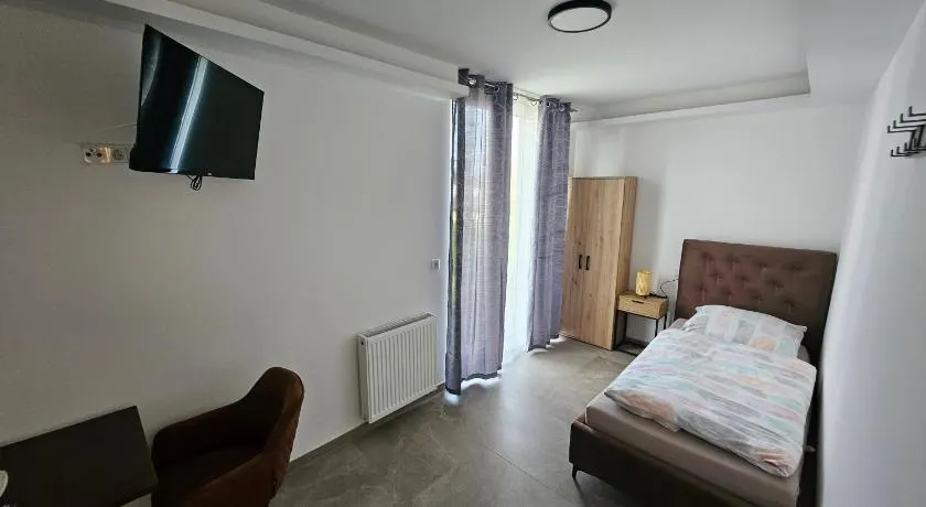 Hotel Akropolis - Image 1