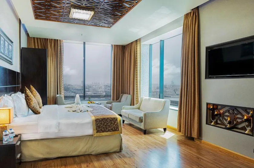 Platinium Seventy Serviced Apartments - Image 1