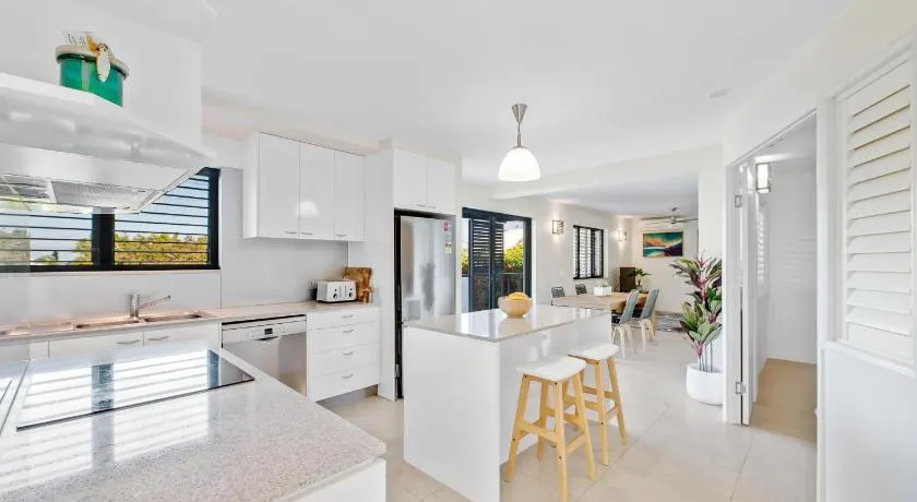 Crystal Shores Sunshine Beach - Image 1