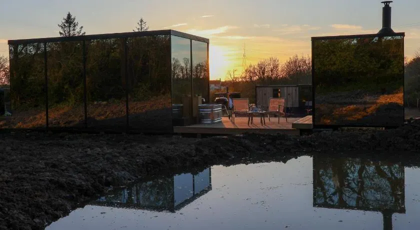 Luxury Mirror Cabin with Hot Tub & Sauna - Image 1