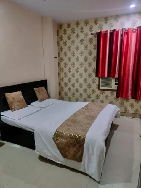 Goroomgo RLJ Guest House Varanasi - Image 1