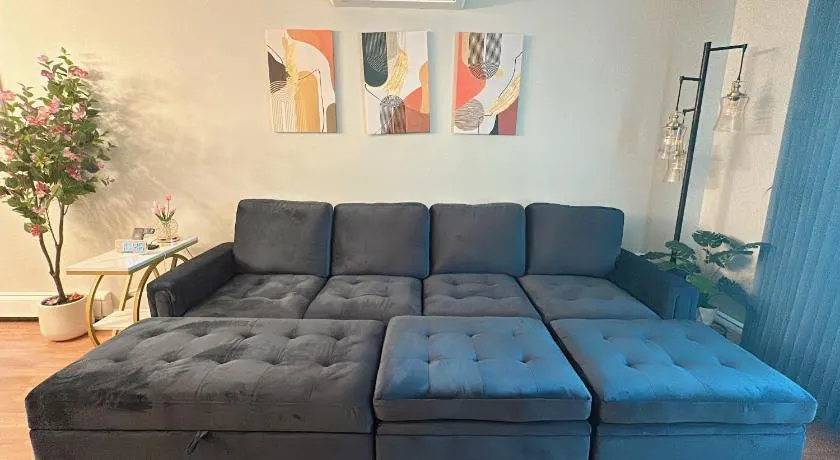 Spacious Modern 3BR2BA Free Parking Near NYC - Image 1