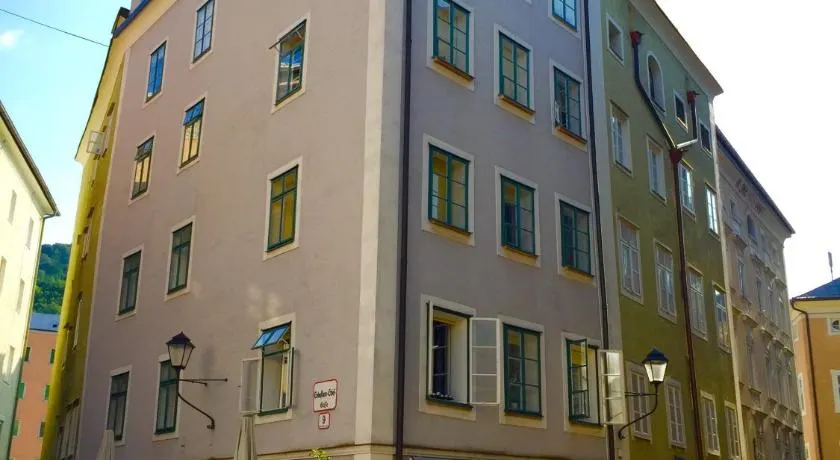 Guesthouse Mozart - Apartment House - Image 1