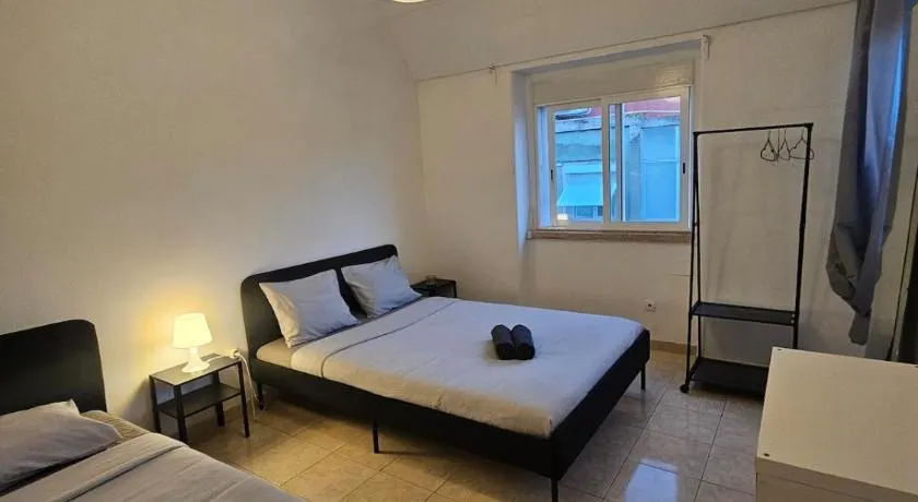 spacious guest rooms - Image 1