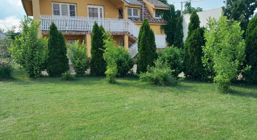 Golden House Apartments - Image 1