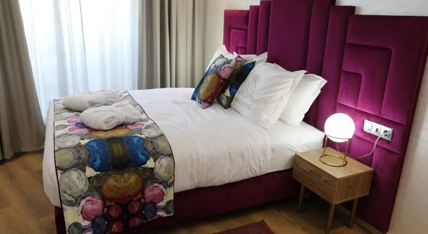 Quiet Hotel - Image 1