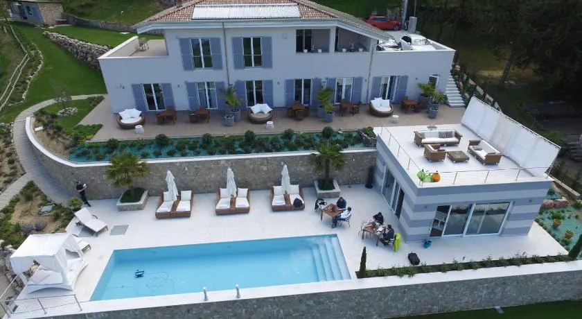 Zeno Suites - Image 1