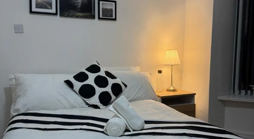 Rest Nest UK House - Image 1