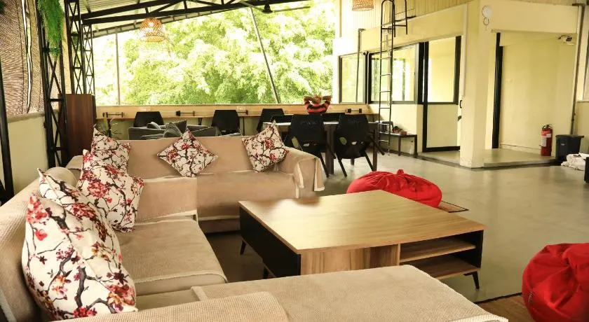 JJ's Hostel Mirissa - Image 1