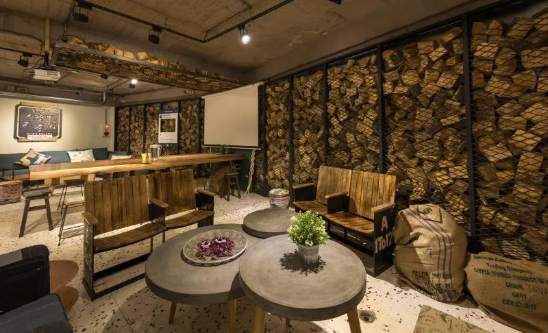 Beimen WOW Poshtel - Image 1