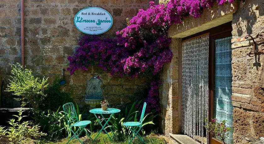 Etruscan Garden Apartment - Image 1