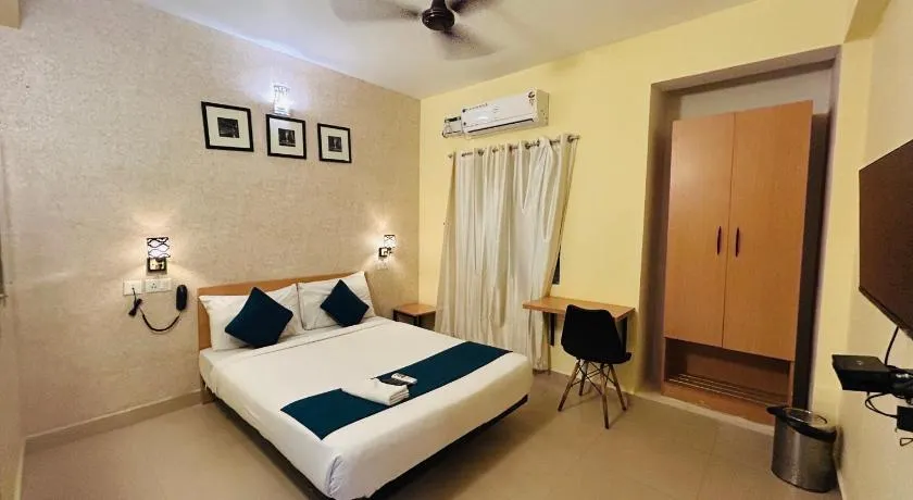 Crayons Hotel - Image 1