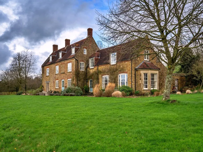 Holiday Home in Bruton with Private Lakes - Image 1
