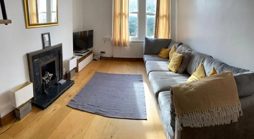 3 Double bedroomed flat, Acton. London, UK - Image 1