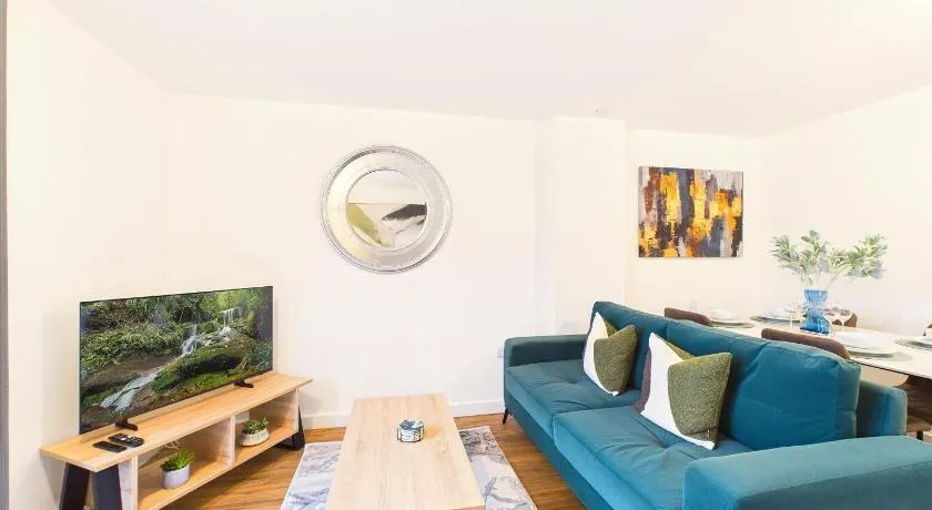 Rivoli Mews - Image 1
