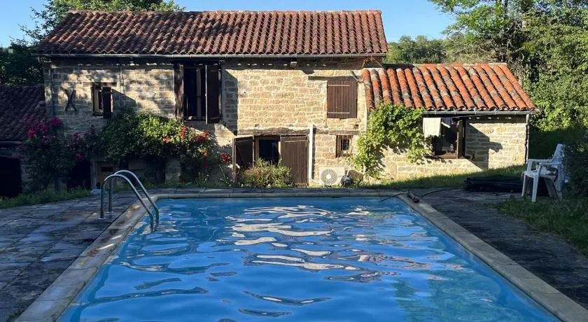 Chambre indépendante avec piscine à Saint Antonin - Image 1