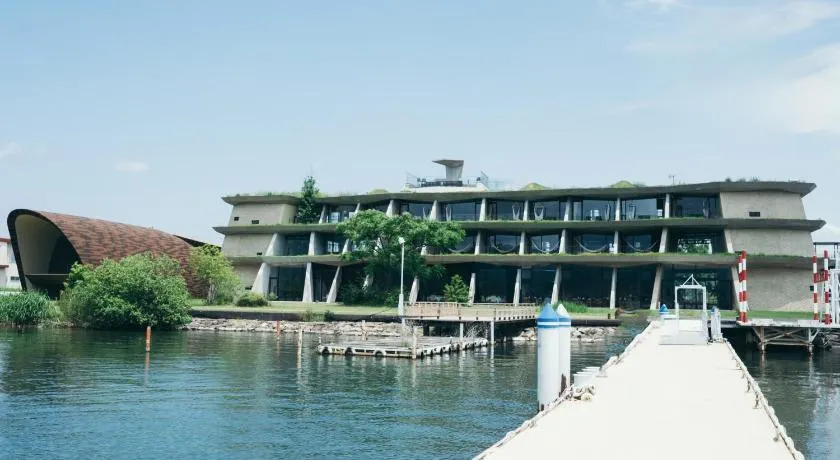 Setre Marina Biwako - Image 1
