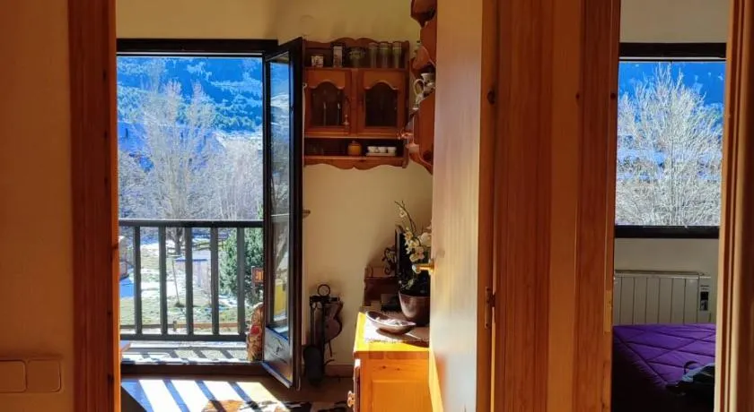 Chimenea, cama grande y vistas- Escapada romántica perfecta - Falcó 16 - Image 1
