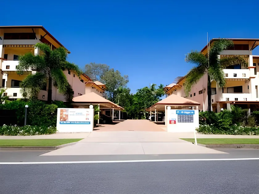 City Plaza Apartments - Image 1