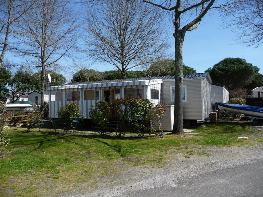 MOBIL HOME 43 dans Camping 4 Etoiles - Image 1