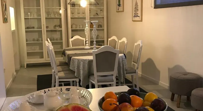 House 41 - Image 1