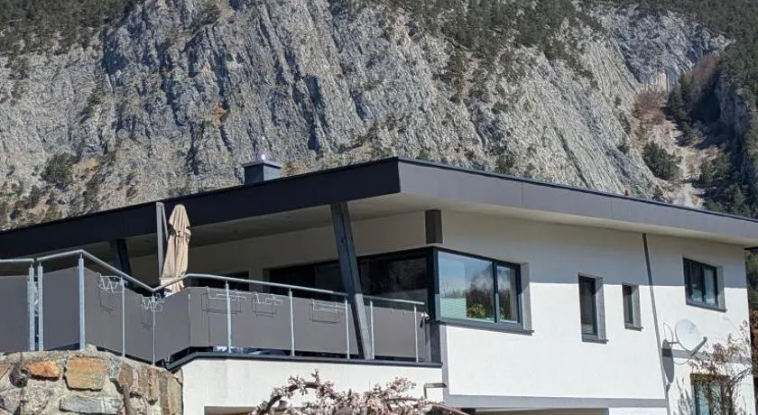 Jaquis Home - Image 1