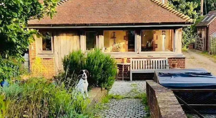 Nature Charm & Fruit Delights, multi-generation celebratory home -Try, Relax, Repeat - Sellindge - Image 1