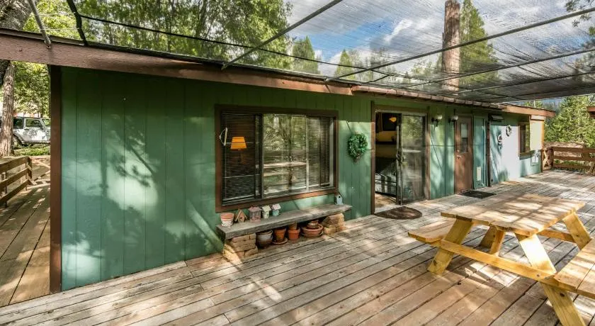 Yosemite Cabin - Image 1