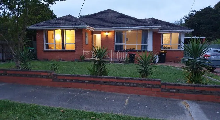 Homestay near Dandenong Plaza - Image 1