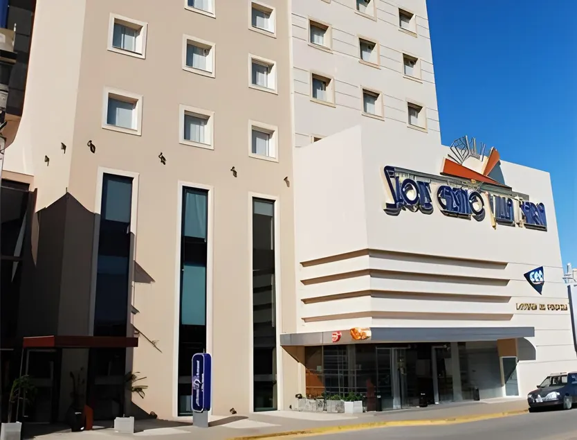 Howard Johnson Hotel and Casino Villa María - Image 1