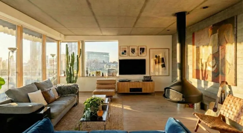 Spacious Multi-Floor Architectural London Holiday Home - Sleeps 8 - Image 1