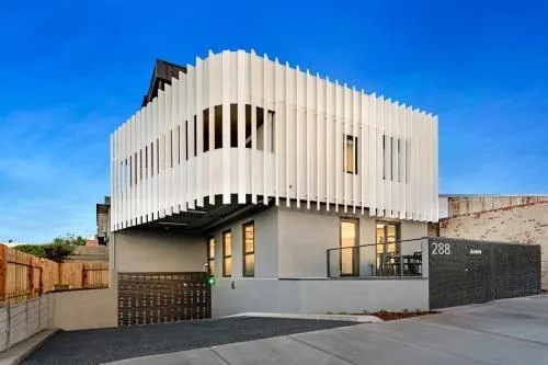 Manhattan Apartments - Glen Iris - Image 1