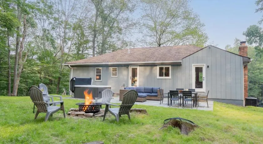 Modern Rustic Escape w/Hot Tub - High Falls Lodge - Image 1