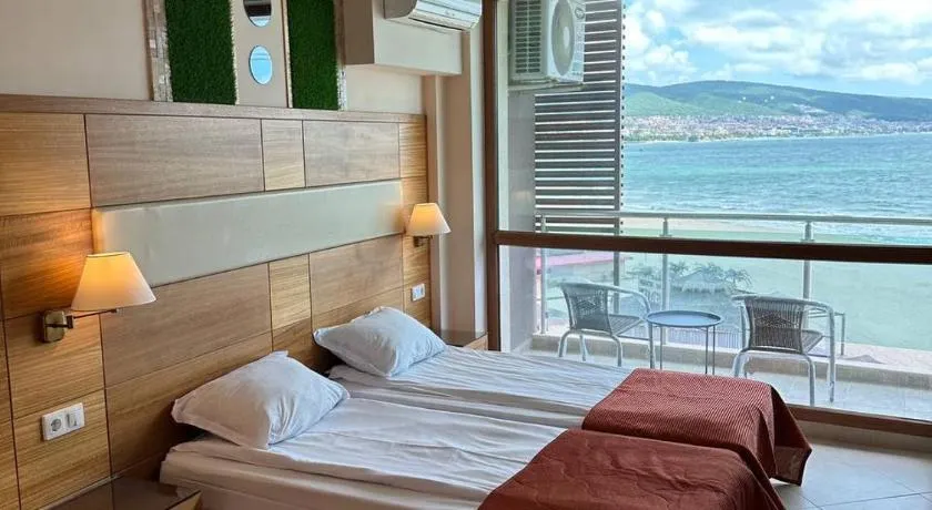 Briz Beach Apartments - Image 1