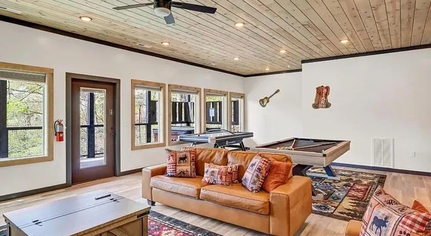 Modern Cozy Cabin w Game and Deck Escape - Image 1