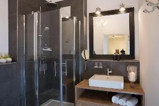Logis First Class Business Suites - Image 1
