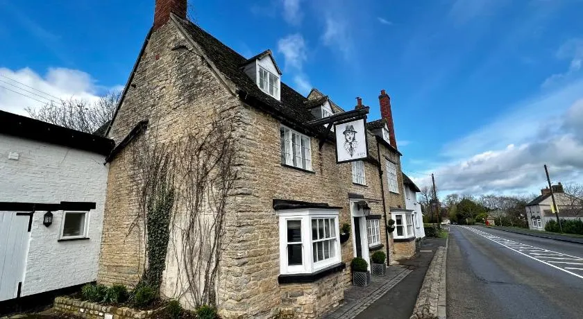 The Lion, Tredington - Image 1