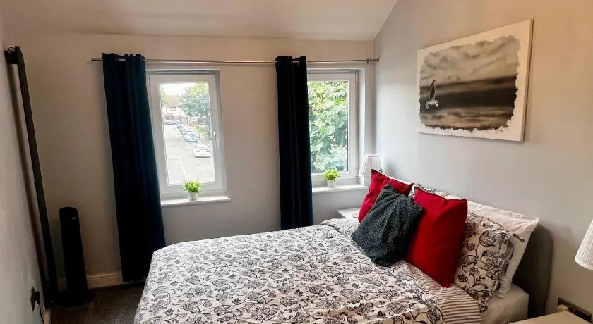 Luxury Retreat Beach House - Sleeps 6 - Image 1